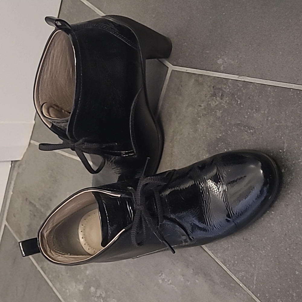 Black Crinkled Leather Ecco Ankle Boot Heels